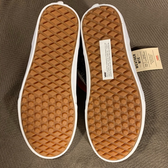 Woman’s MTE Vans - Picture 3 of 4